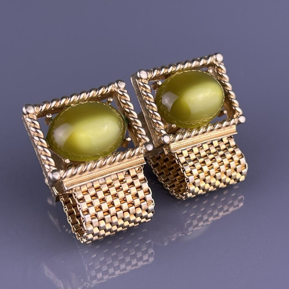 Green Cabochon Wrap Around Cufflinks Gold Tone Chatoyant Twist Swank Vintage